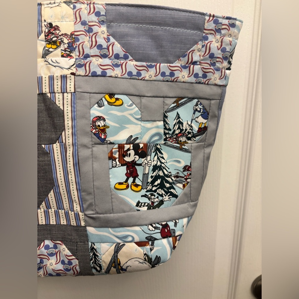 Vera Bradley Disney Tote NWT - Picture 3 of 10